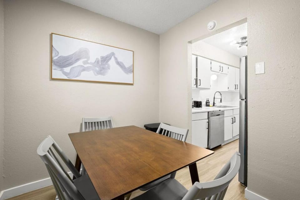 Round Rock 1BR Getaway with King Bed, Free Parking and Wi-Fi Apartment in Round Rock