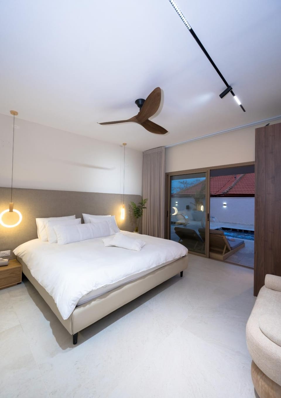 Bed, Photo of the whole room, Bedroom