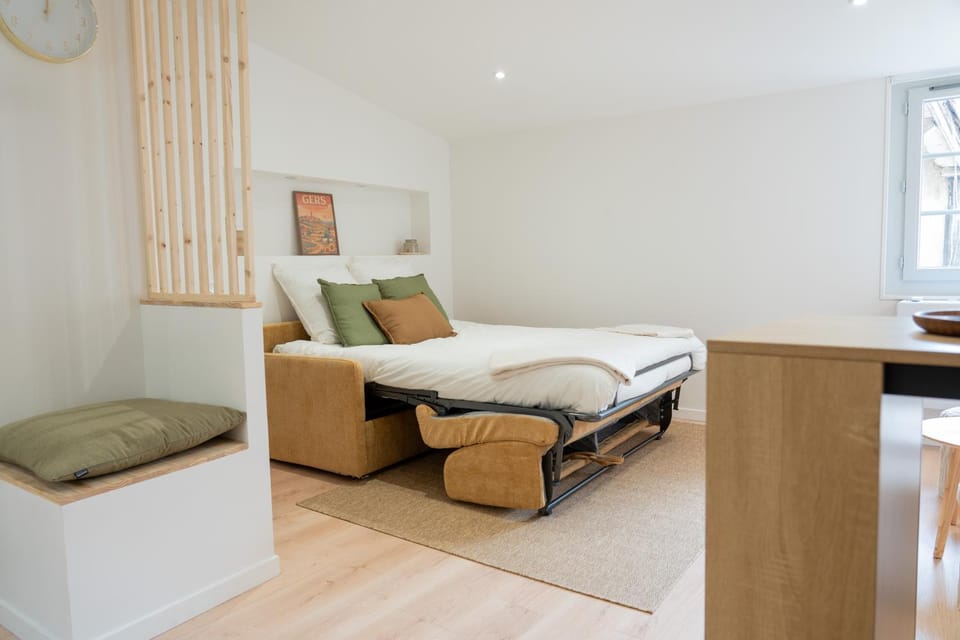 Bed, Living room, Photo of the whole room