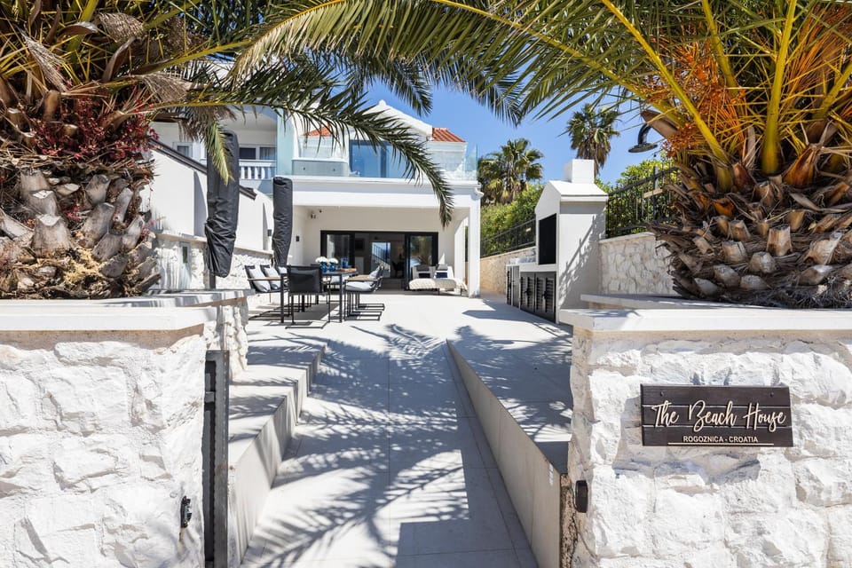 Property building, Balcony/Terrace, Balcony/Terrace