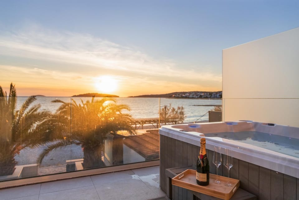 Hot Tub, Hot Tub, Balcony/Terrace, Sunset