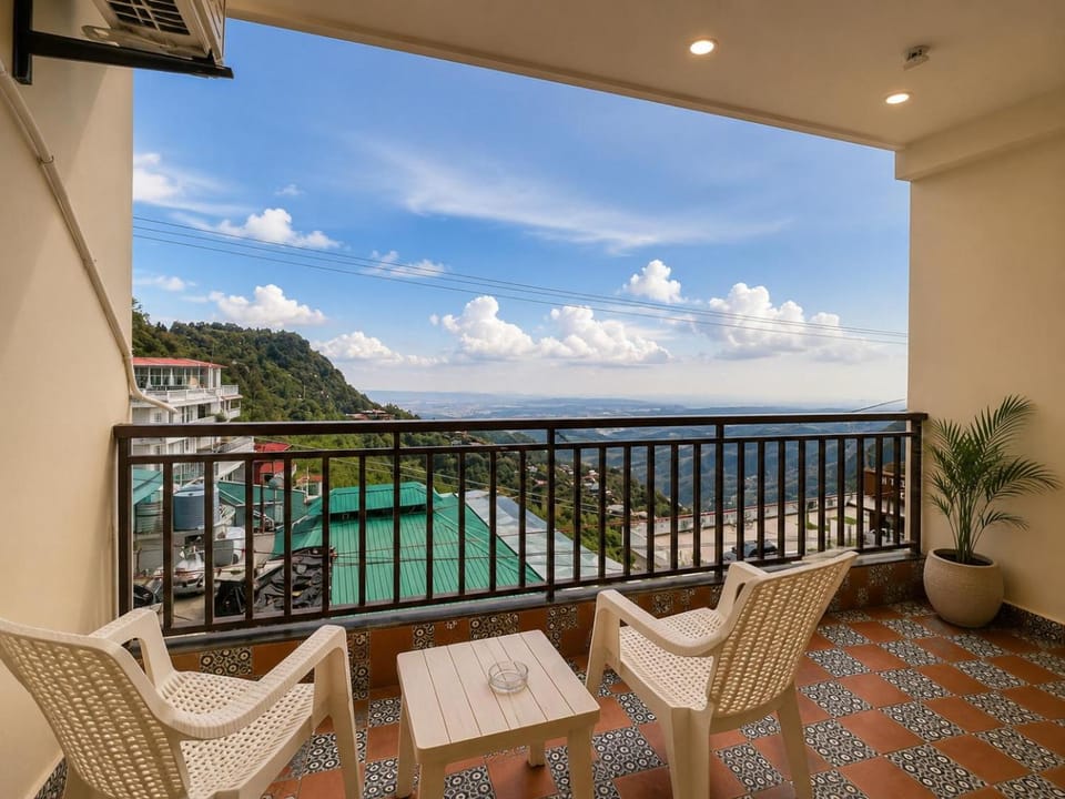 View (from property/room), Balcony/Terrace, Mountain view