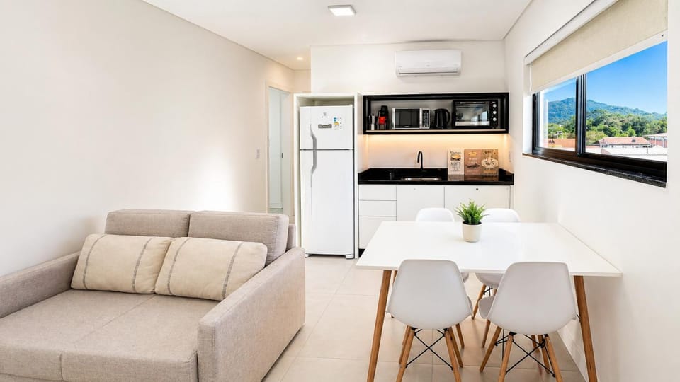 TV and multimedia, Kitchen or kitchenette, Living room, Seating area, Dining area, minibar, oven, pet friendly, stove