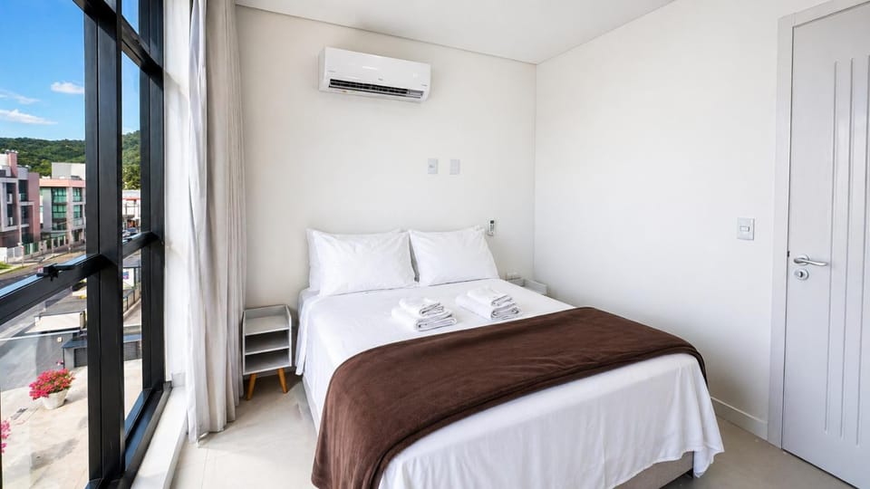 Bed, Photo of the whole room, Bedroom, towels, air conditioner