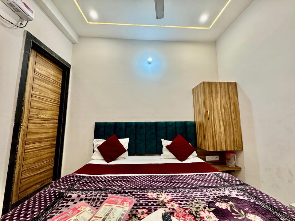 Hotel Vrinda mohan kunj Near Prem Mandir Hotel in Uttar Pradesh