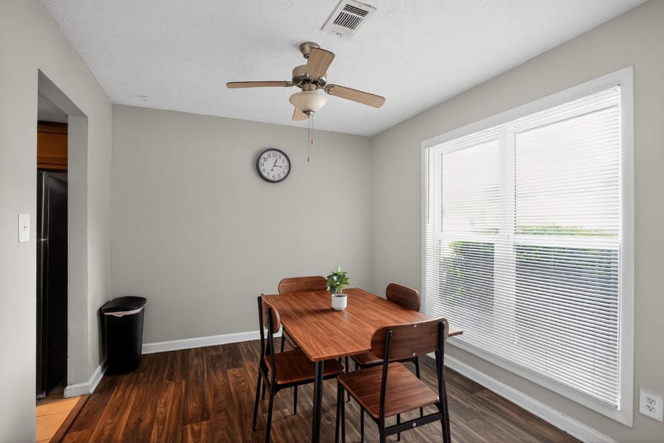 Spacious 2BR with 15 baths, modern living Apartment in Riverdale