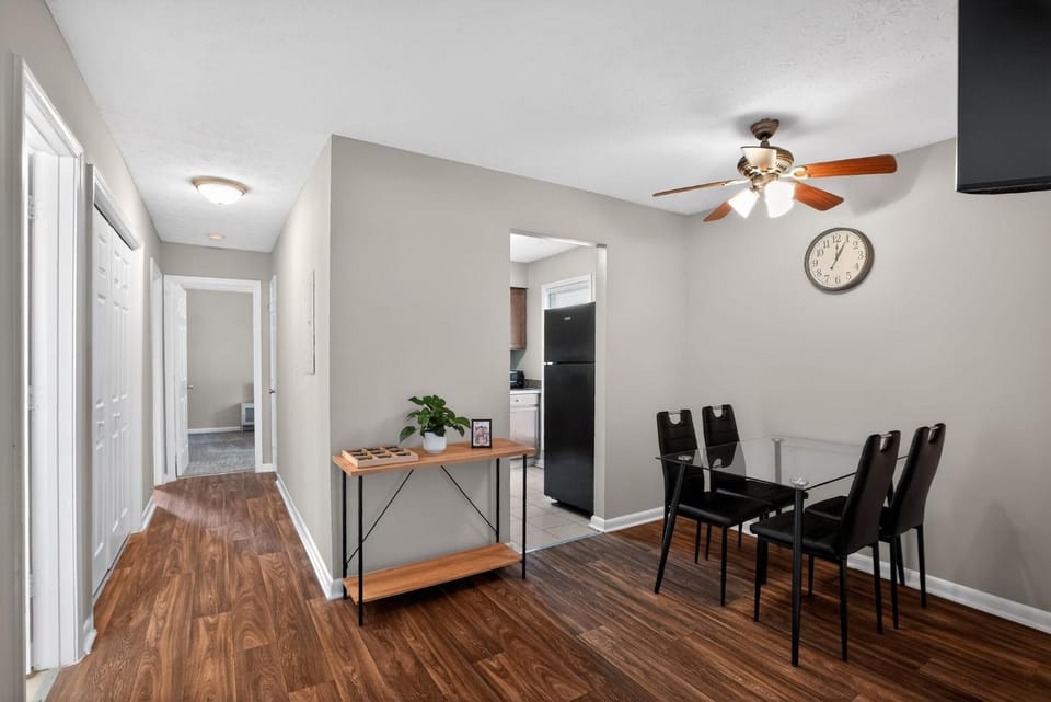 Stylish 2BR, 15BA apartment, great flow Apartment in Riverdale