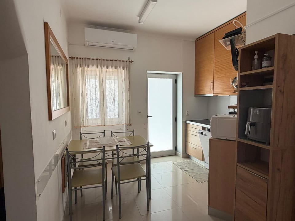 Dining area, kitchen
