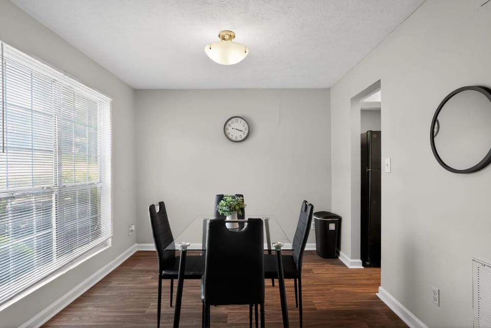 Cozy stay near Atlanta with easy access Apartment in Riverdale