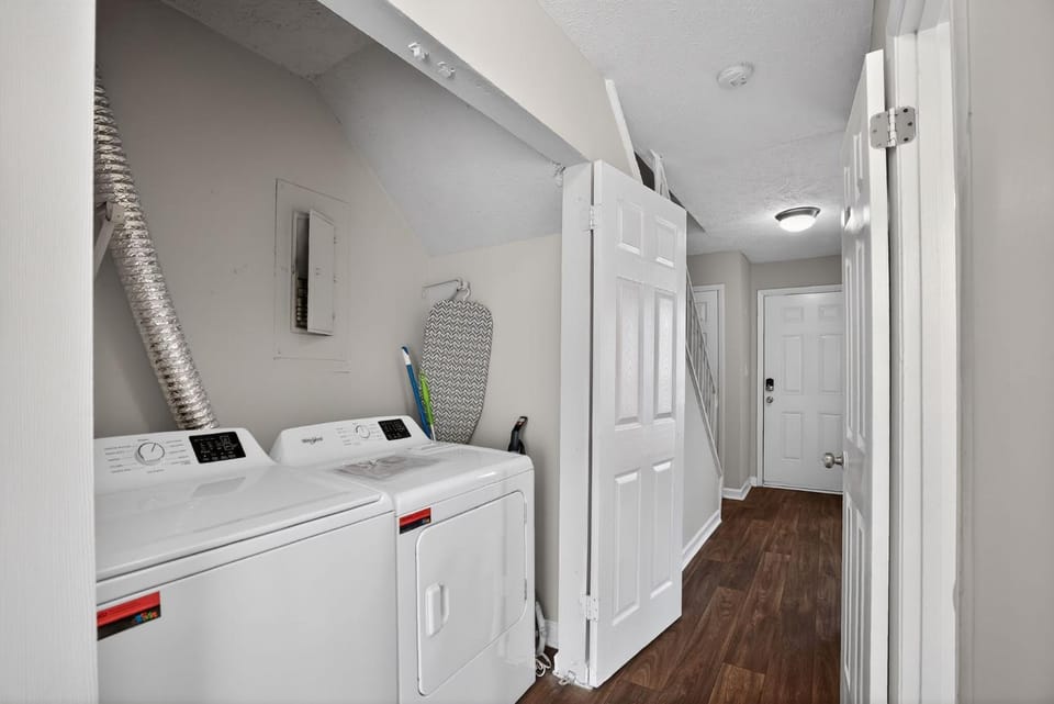Cozy stay near Atlanta with easy access Apartment in Riverdale