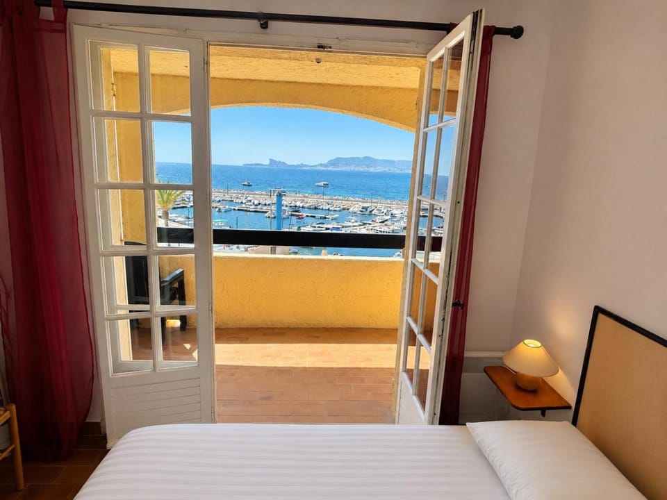 Apartment with stunning sea views Apartment in La Cadière-d'Azur