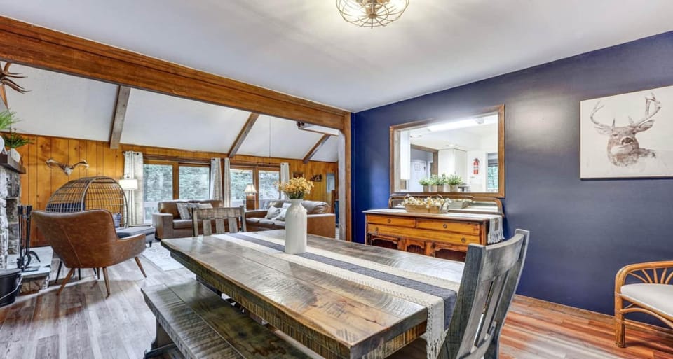 Pine Loch, the perfect Pocono Mountains getaway House in Lake Naomi