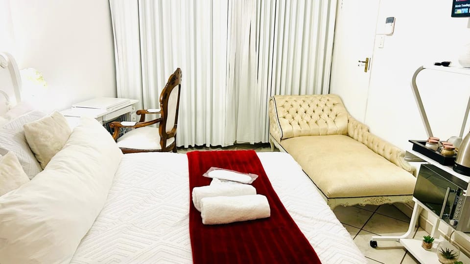 Tay Luxury Suite in Waterkloof Ridge Pretoria Vacation rental in Pretoria