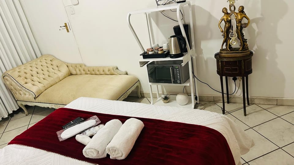 Tay Luxury Suite in Waterkloof Ridge Pretoria Vacation rental in Pretoria