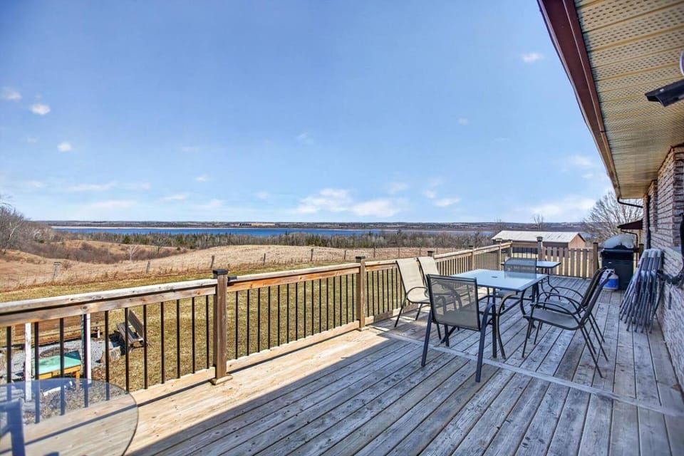 Large 6BR Retreat | Sleeps 13 | Riverview House in Kawartha Lakes
