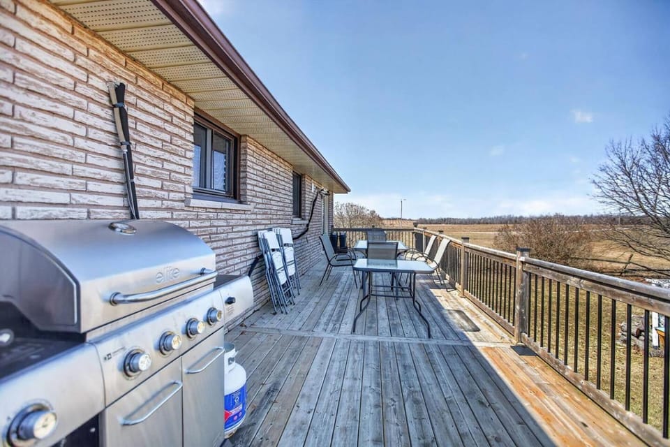 Large 6BR Retreat | Sleeps 13 | Riverview House in Kawartha Lakes
