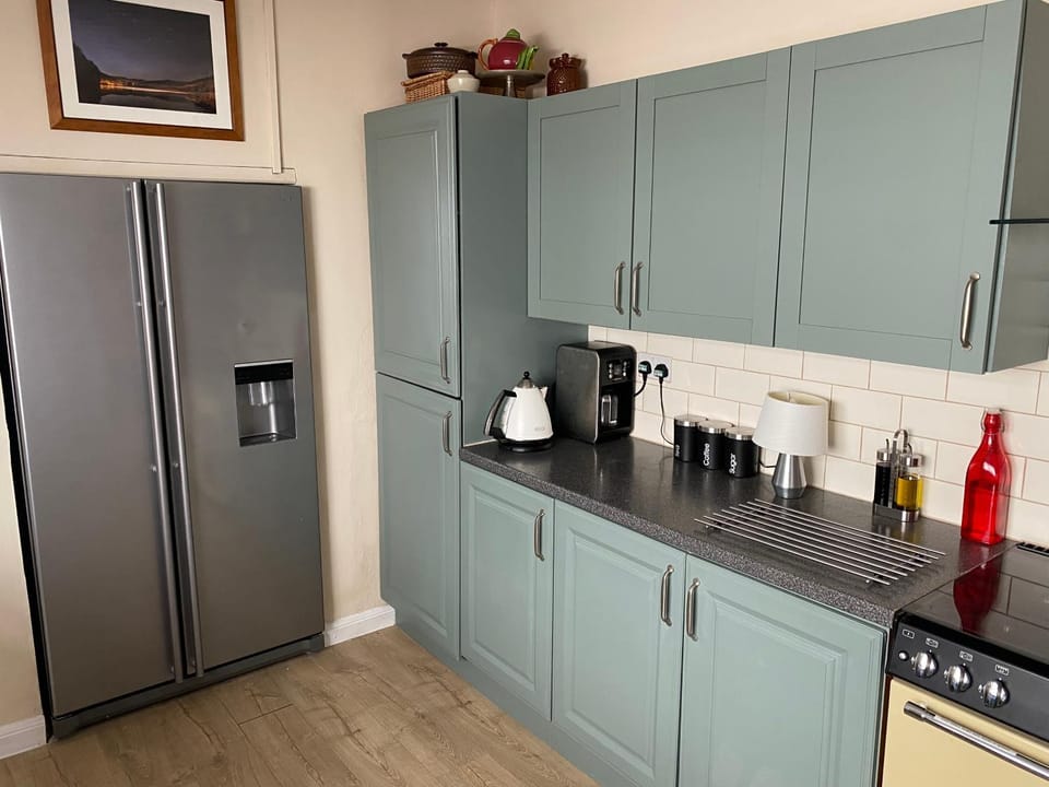 Cardiff - Spacious City 4 Bed Home House in Cardiff