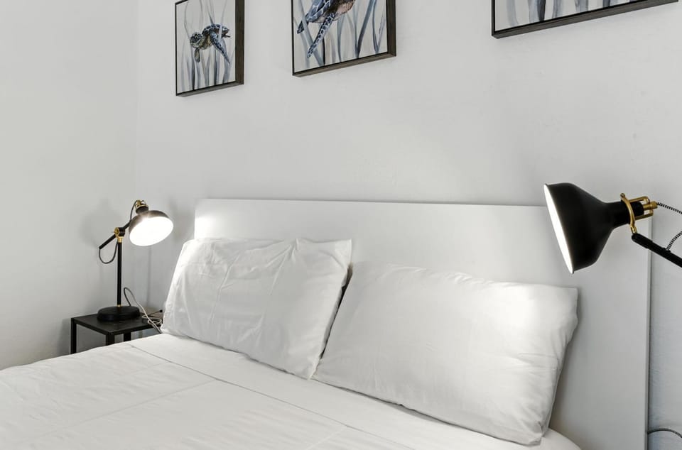 1BR 1BA Sleeps 3 Wi-Fi Walk to Beach Apartment in San Juan