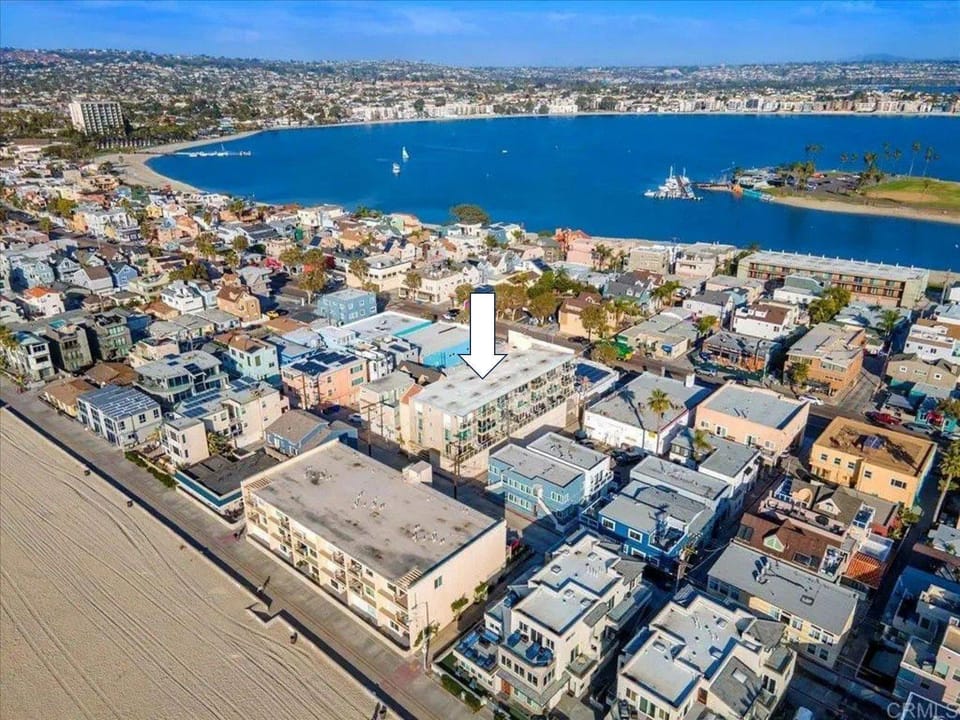 Property building, Day, Neighbourhood, Bird's eye view, Beach, Location