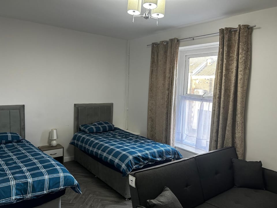 2 Bedroom House in City Centre near beach House in Swansea