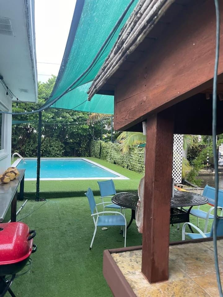 Miami Magic Hostel Bed 3B House in Aventura