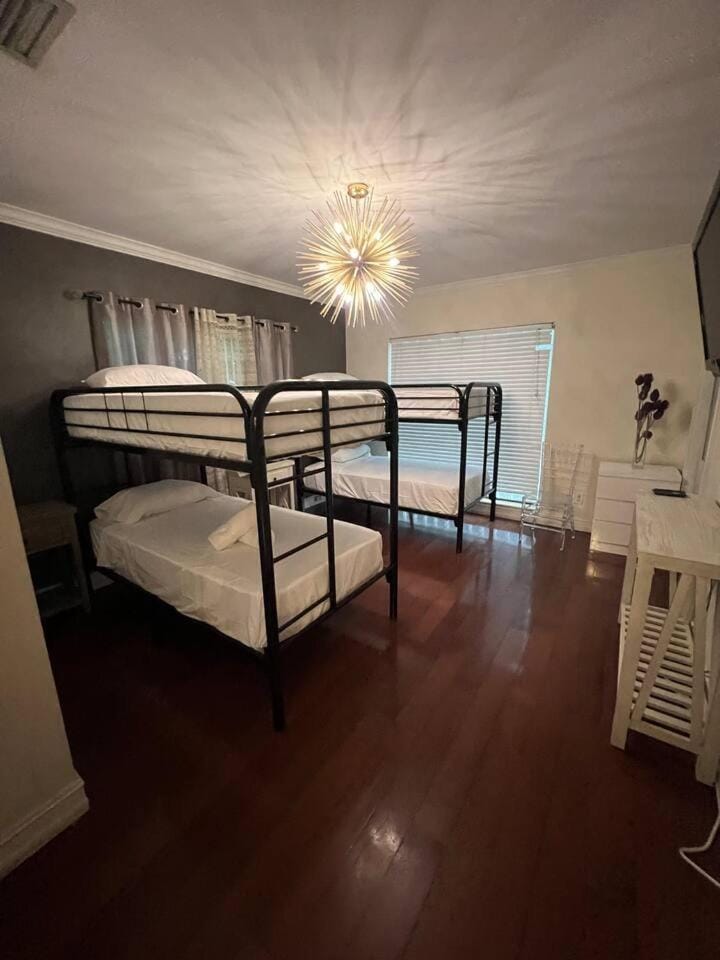 Miami Magic Hostel Bed 3B House in Aventura