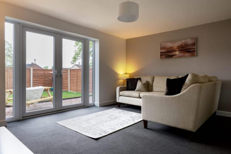 Church Street 3-Bed I Sleeps 5 I Contractors I Wifi I Parking House in England