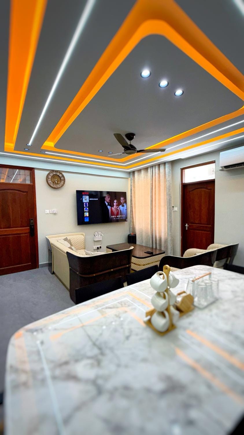 TV and multimedia, Living room, Decorative detail, Seating area, Dining area, air conditioner