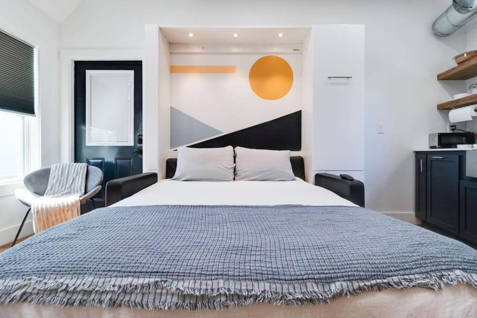 Cozy Modern Studio-Free Parking & Washer Dryer House in Freetown-Port Rico