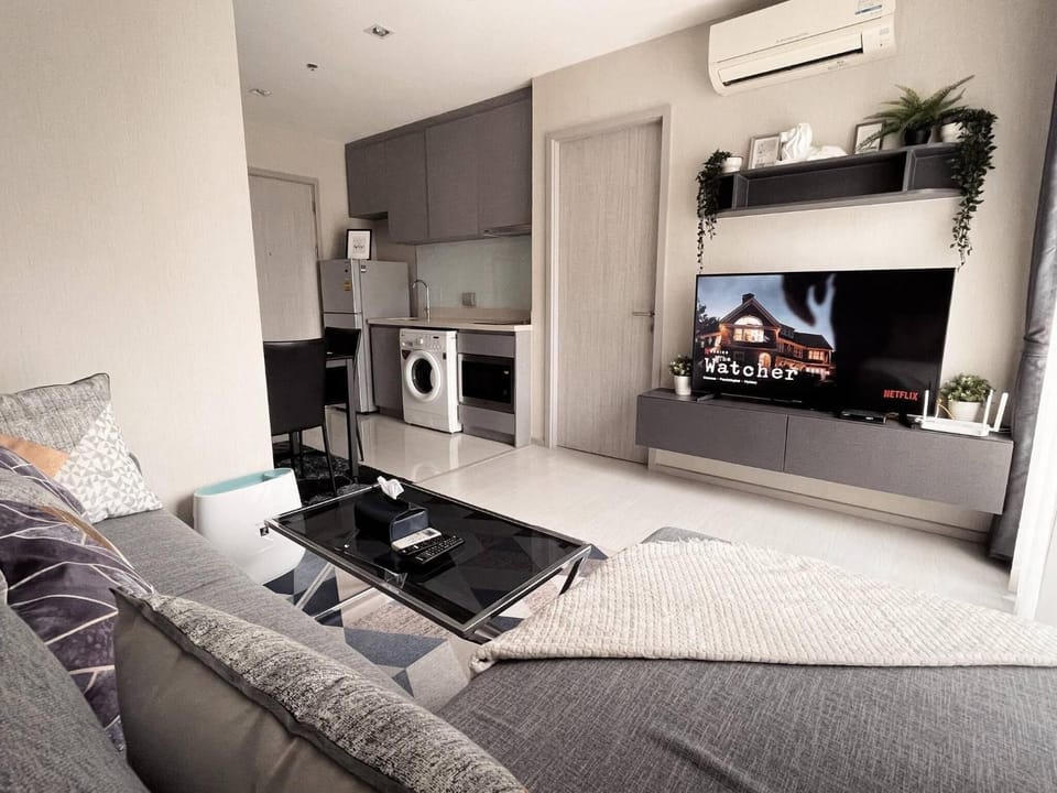 Communal lounge/ TV room, TV and multimedia, Living room, washing machine