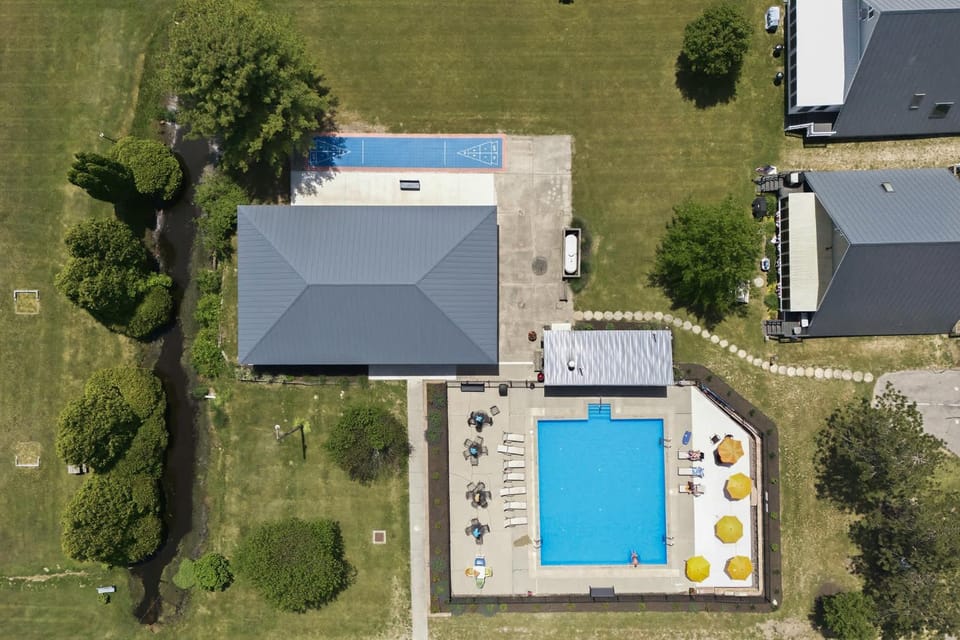 Chalet #50 Near Courts & Family Resort Fun Chalet in Lincoln Township