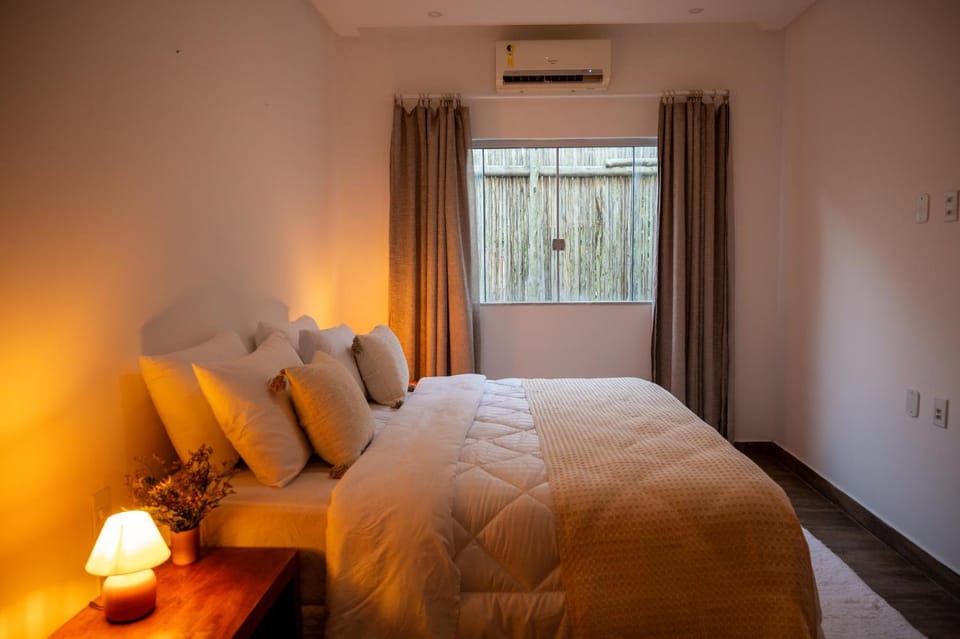 Photo of the whole room, Bedroom, internet