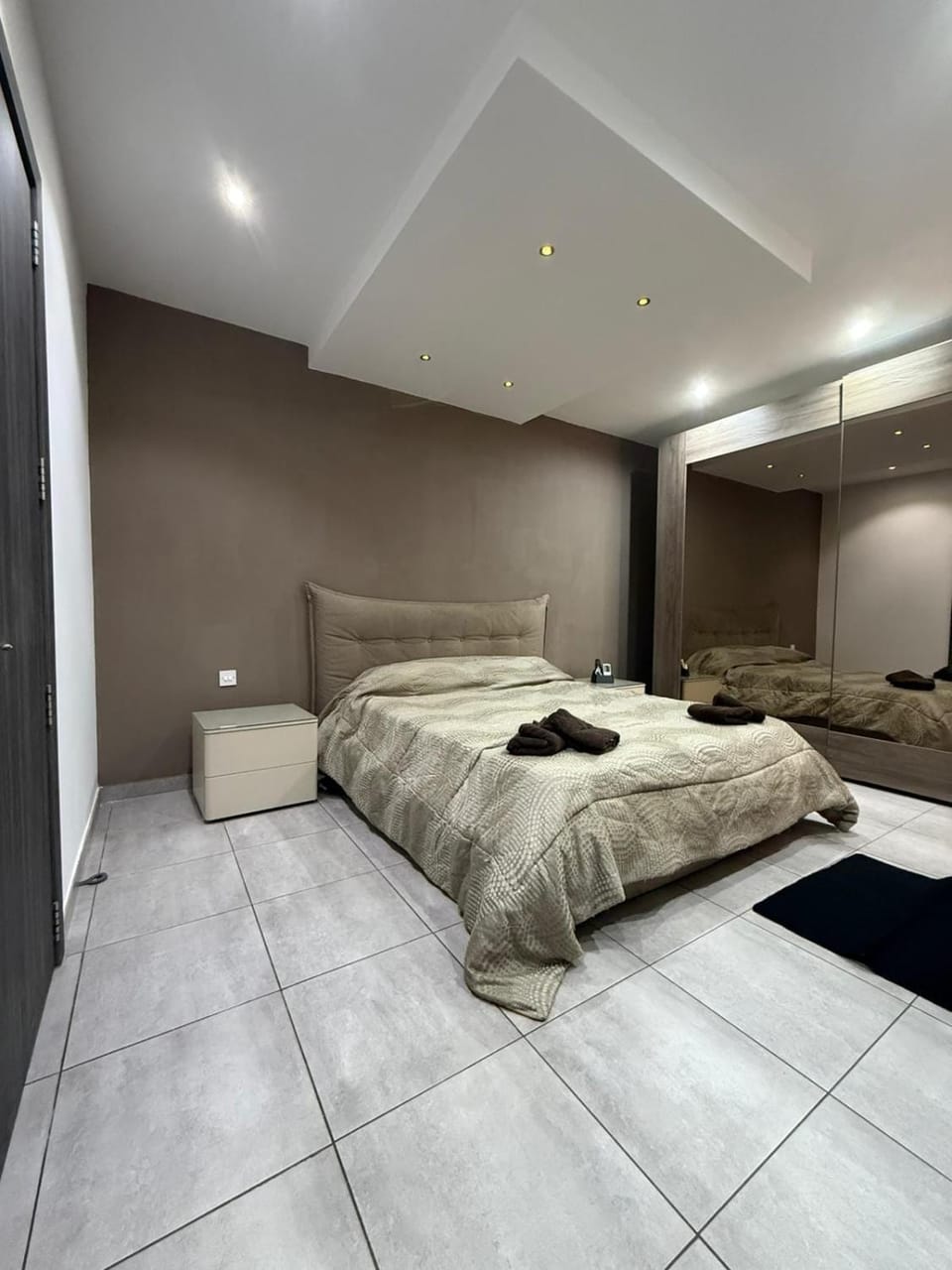 3 Bedroom Prime Location Near University Apartment in Malta