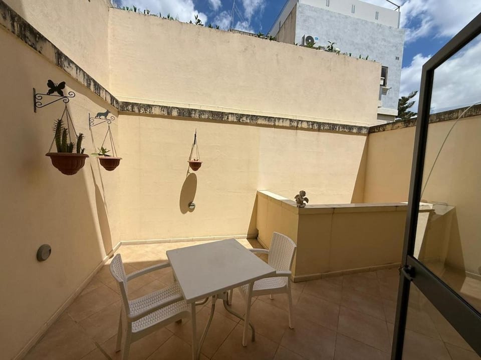 3 Bedroom Prime Location Near University Apartment in Malta