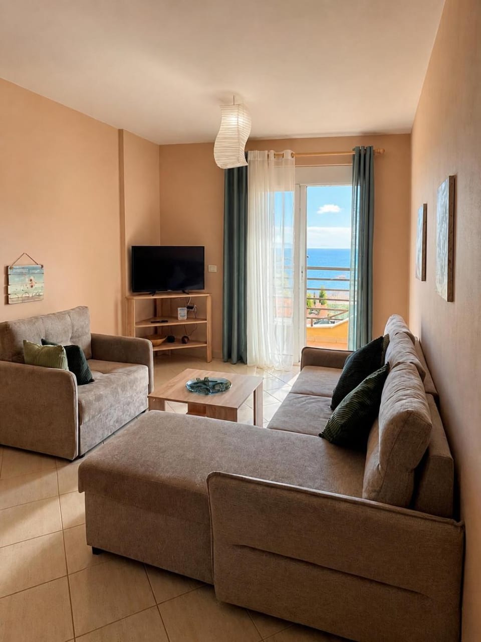 TV and multimedia, Living room, Lake view