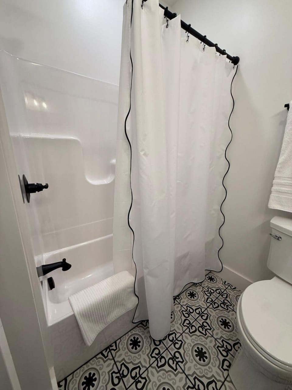 Summit Soul Apartment in Downtown Pilot Mountain, Historic Building Apartment in Pilot Mountain