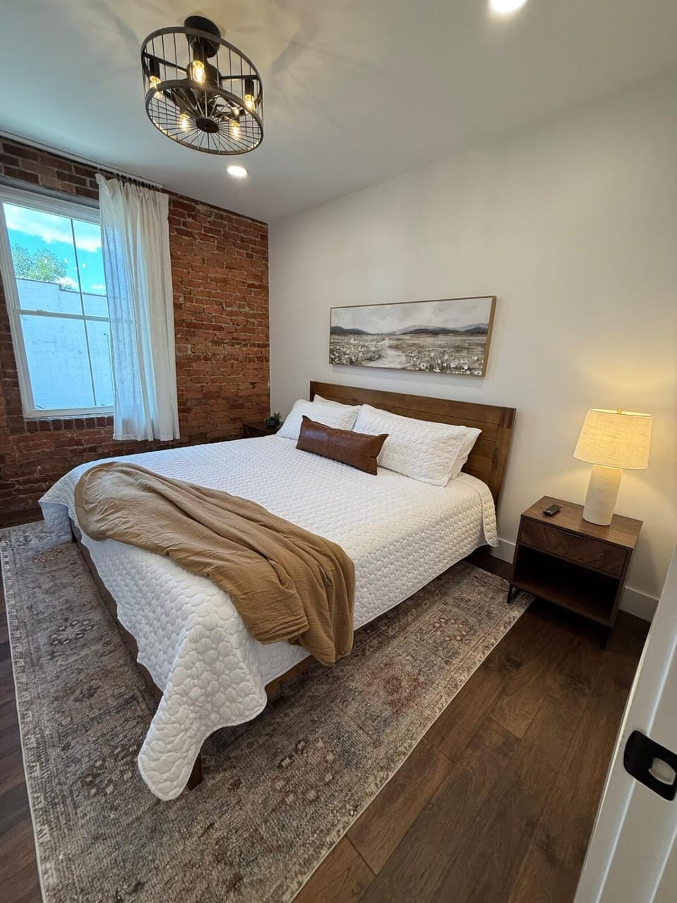 Summit Soul Apartment in Downtown Pilot Mountain, Historic Building Apartment in Pilot Mountain