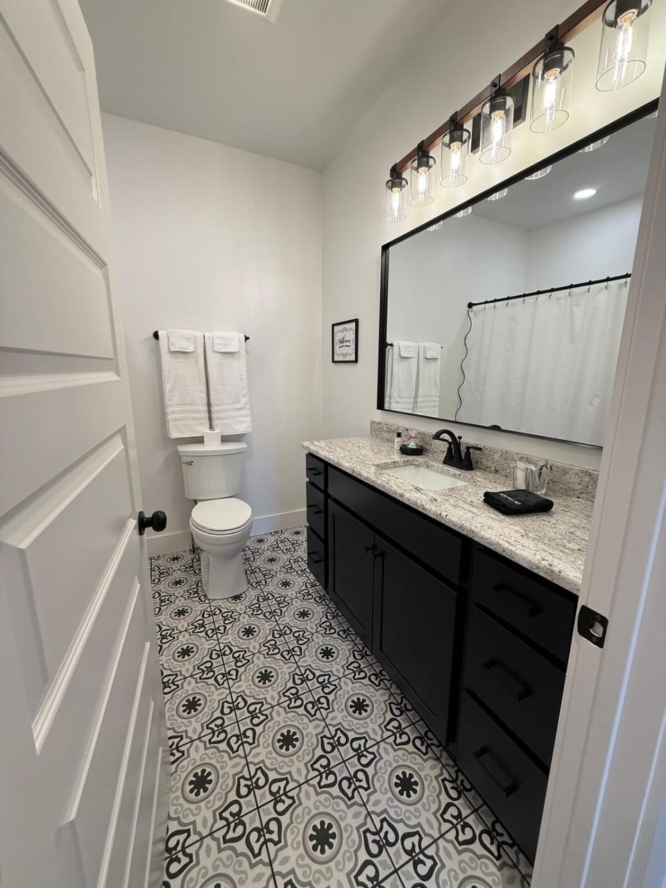 Summit Soul Apartment in Downtown Pilot Mountain, Historic Building Apartment in Pilot Mountain