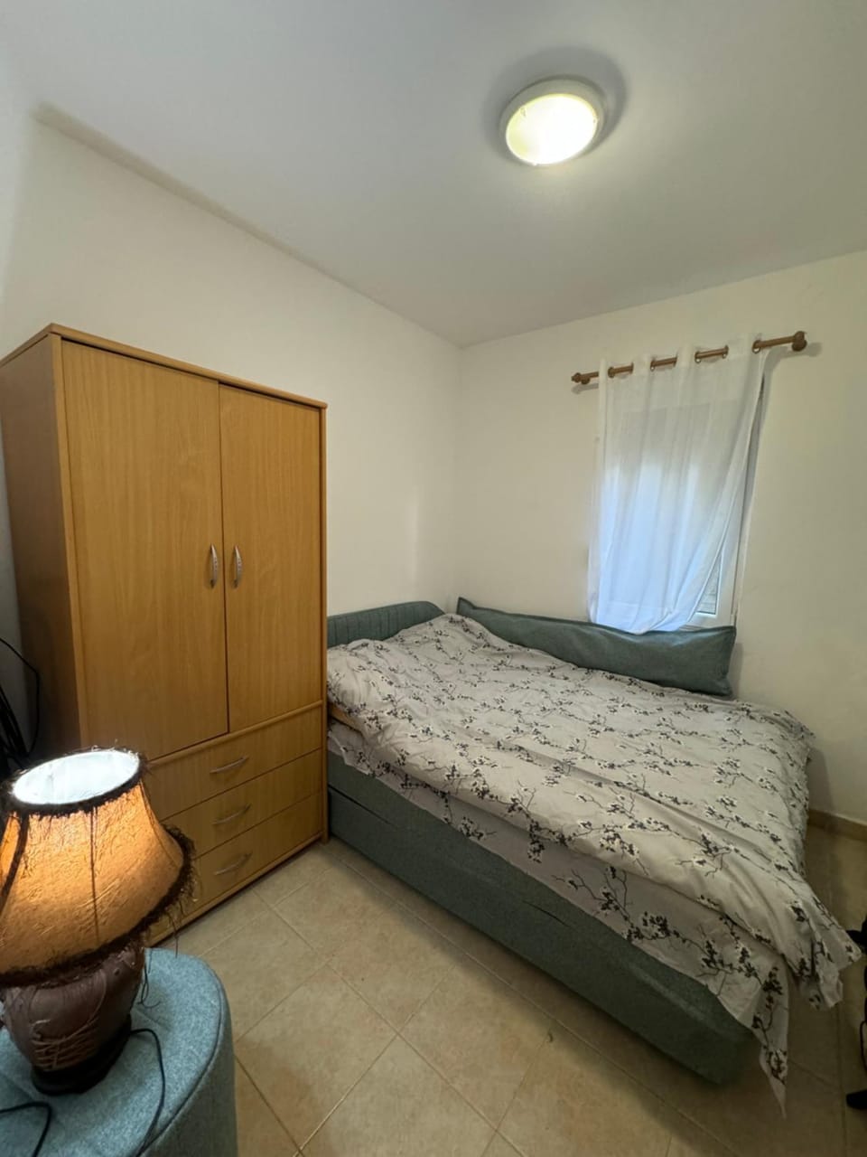 Photo of the whole room, Bedroom, wardrobe