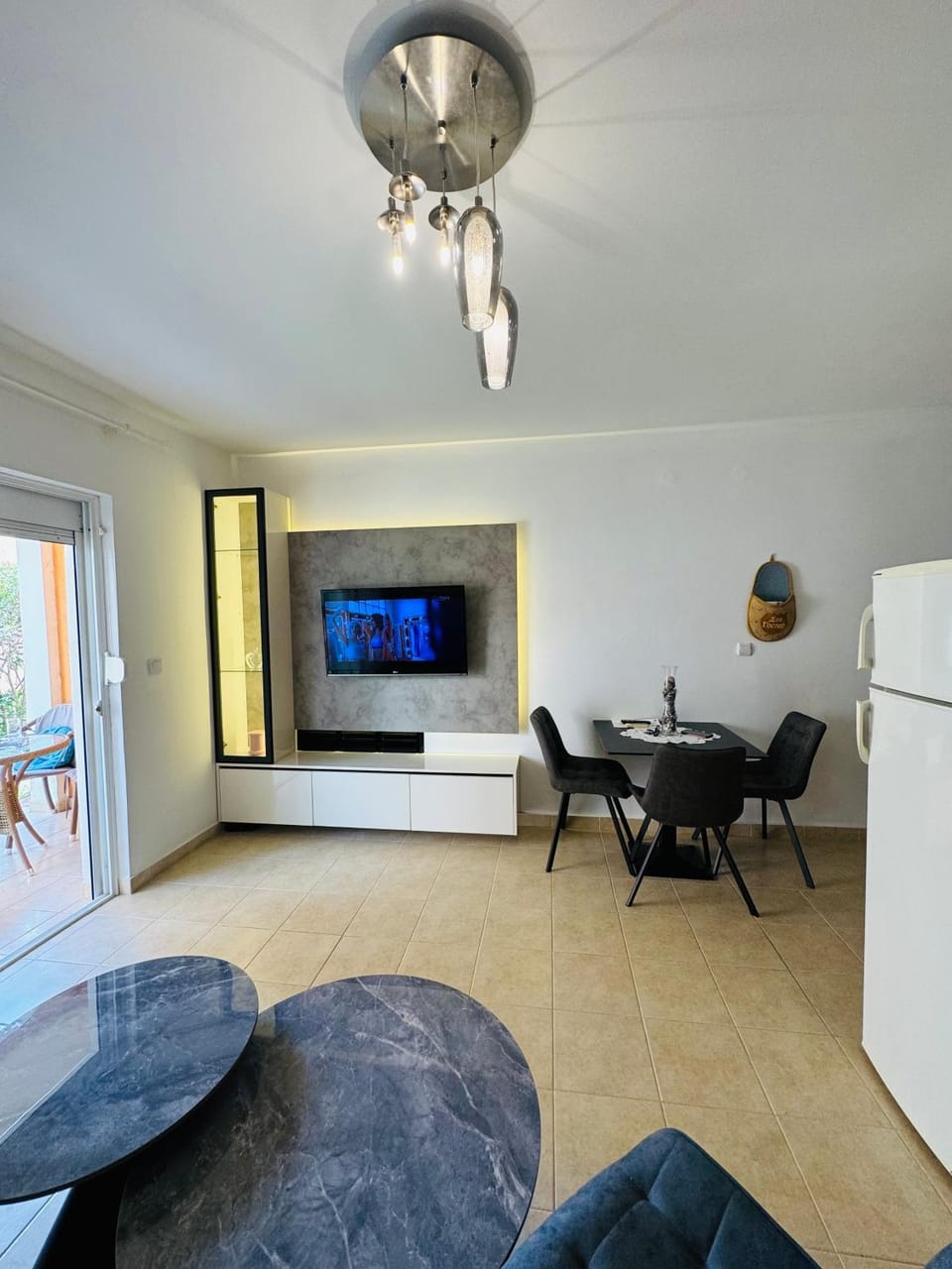 TV and multimedia, Living room, Dining area