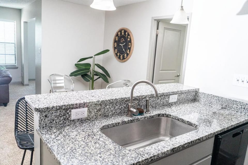 2BR 2BA Huntsville City Center Apartment in Huntsville