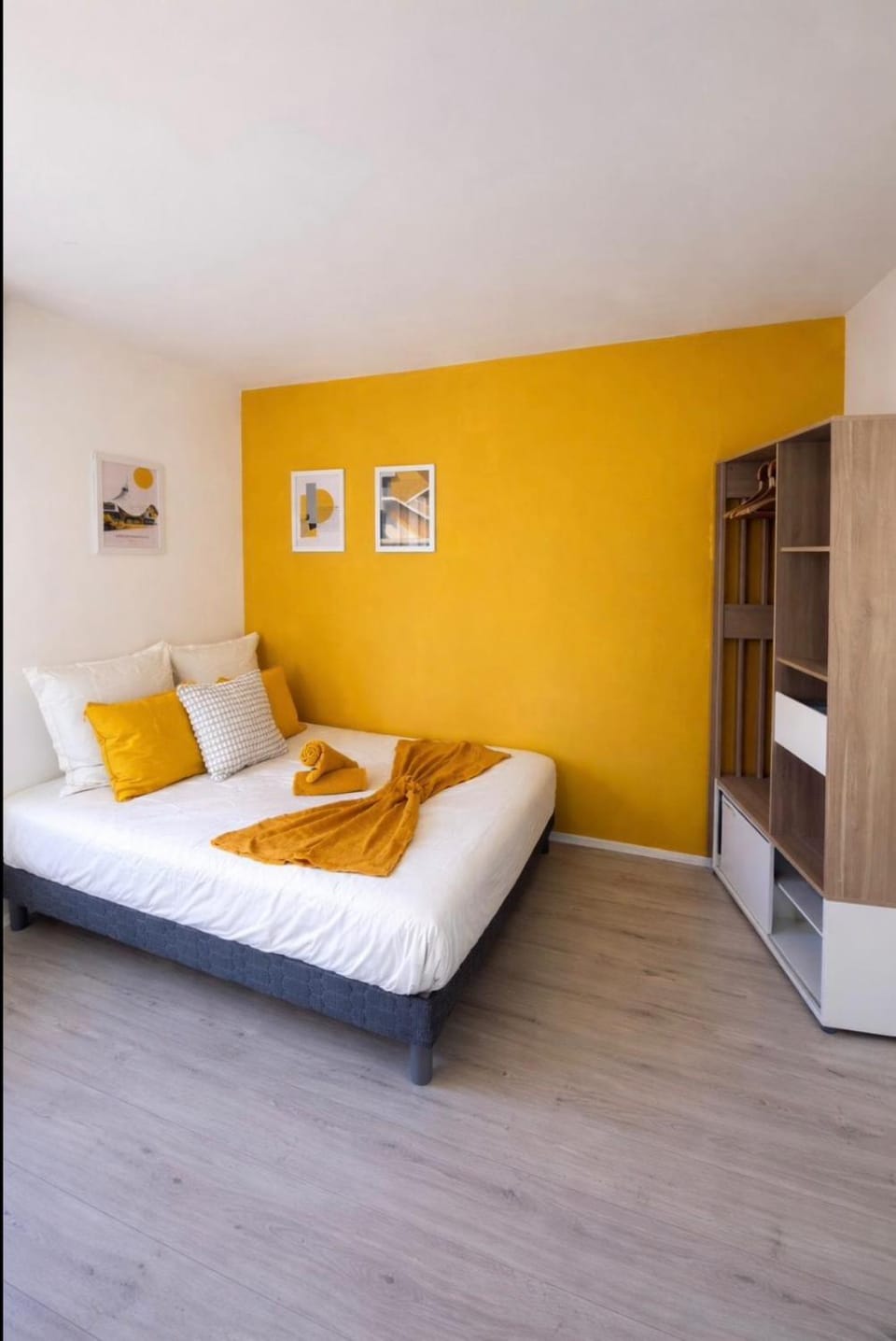 Property building, Bed, Photo of the whole room, Bedroom, wardrobe