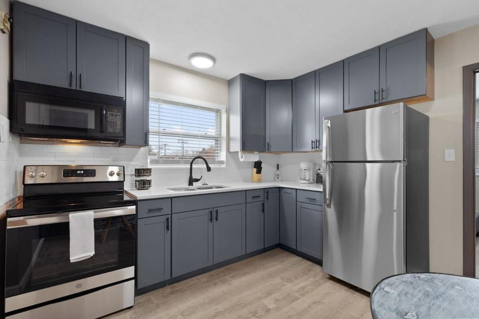 Kitchen or kitchenette, oven, stove