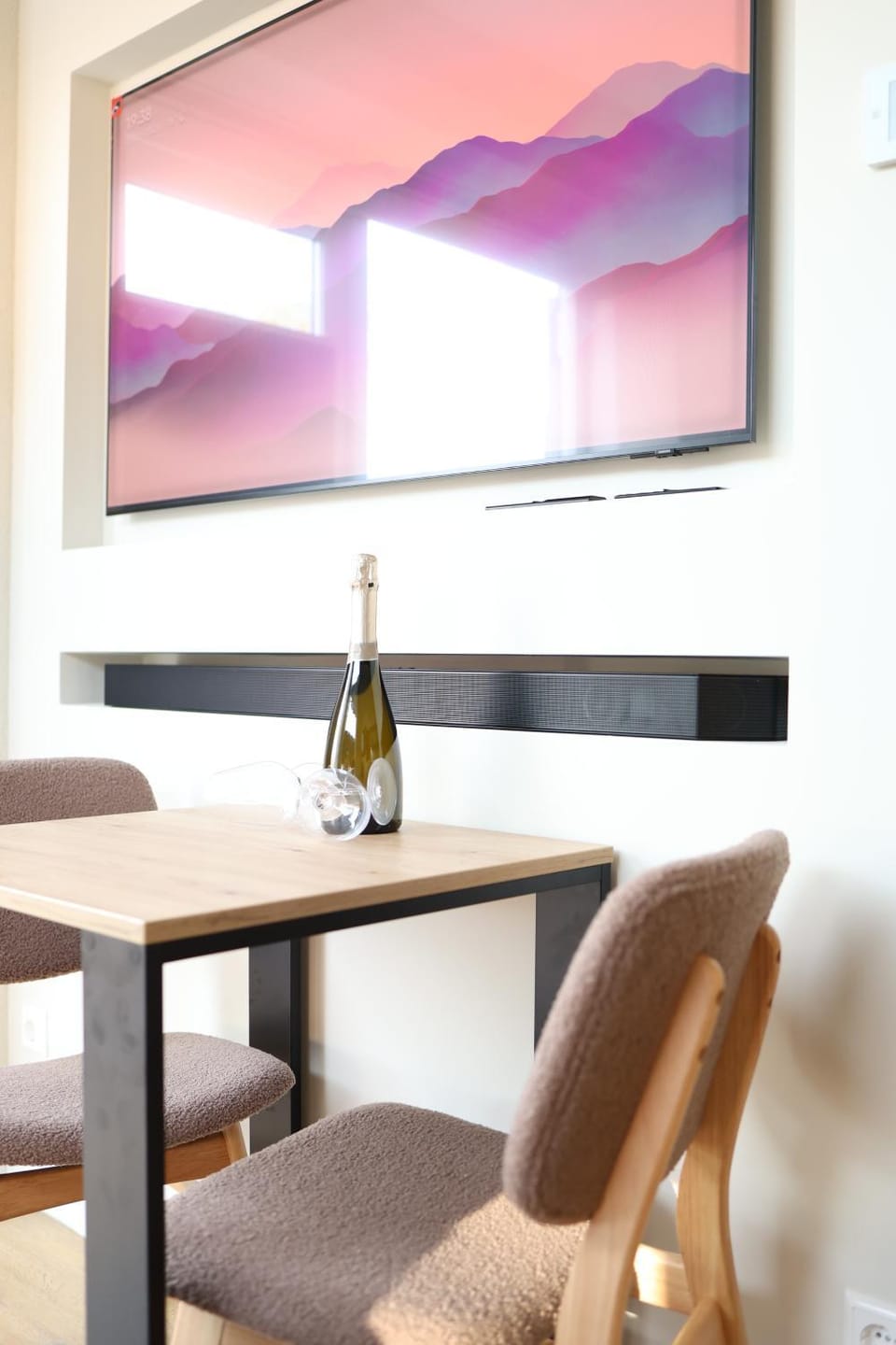 TV and multimedia, Seating area