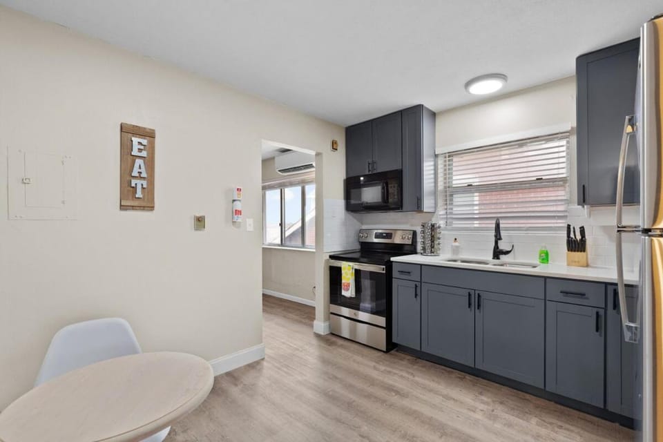 Kitchen or kitchenette, Dining area, dishwasher, oven, stove