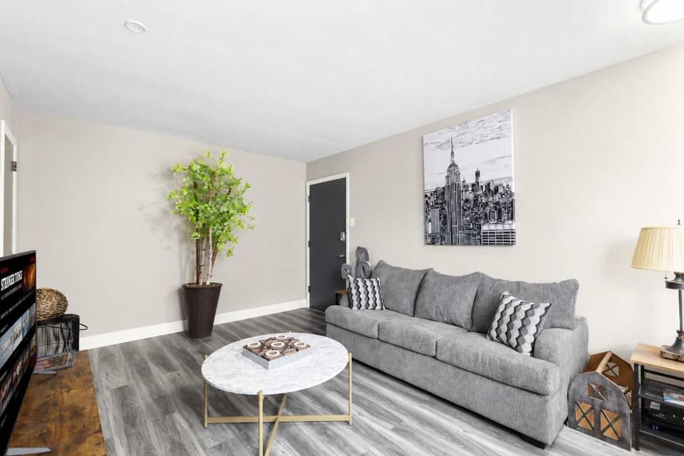 Quiet Morganford 1BR for Travel Nurses Apartment in Tower Grove South