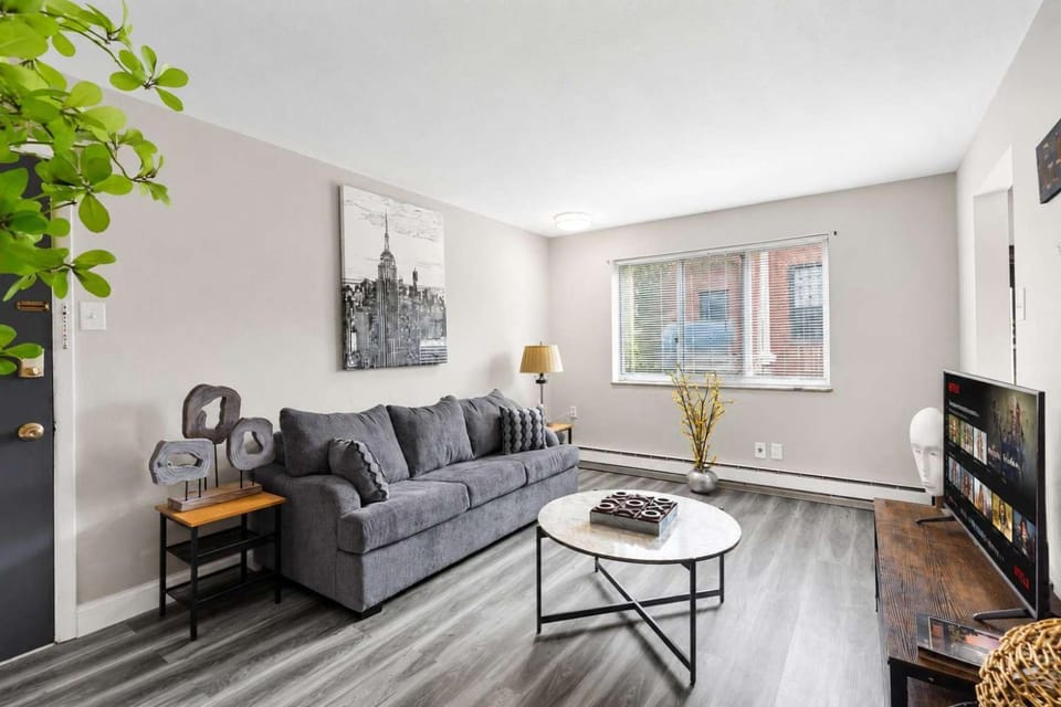 Quiet Morganford 1BR for Travel Nurses Apartment in Tower Grove South