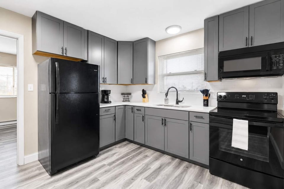 1BR Apartment with Kitchen on Morganford Apartment in Tower Grove South