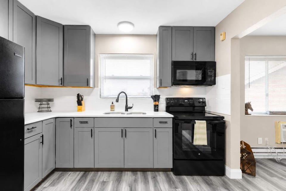 1BR Apartment with Kitchen on Morganford Apartment in Tower Grove South