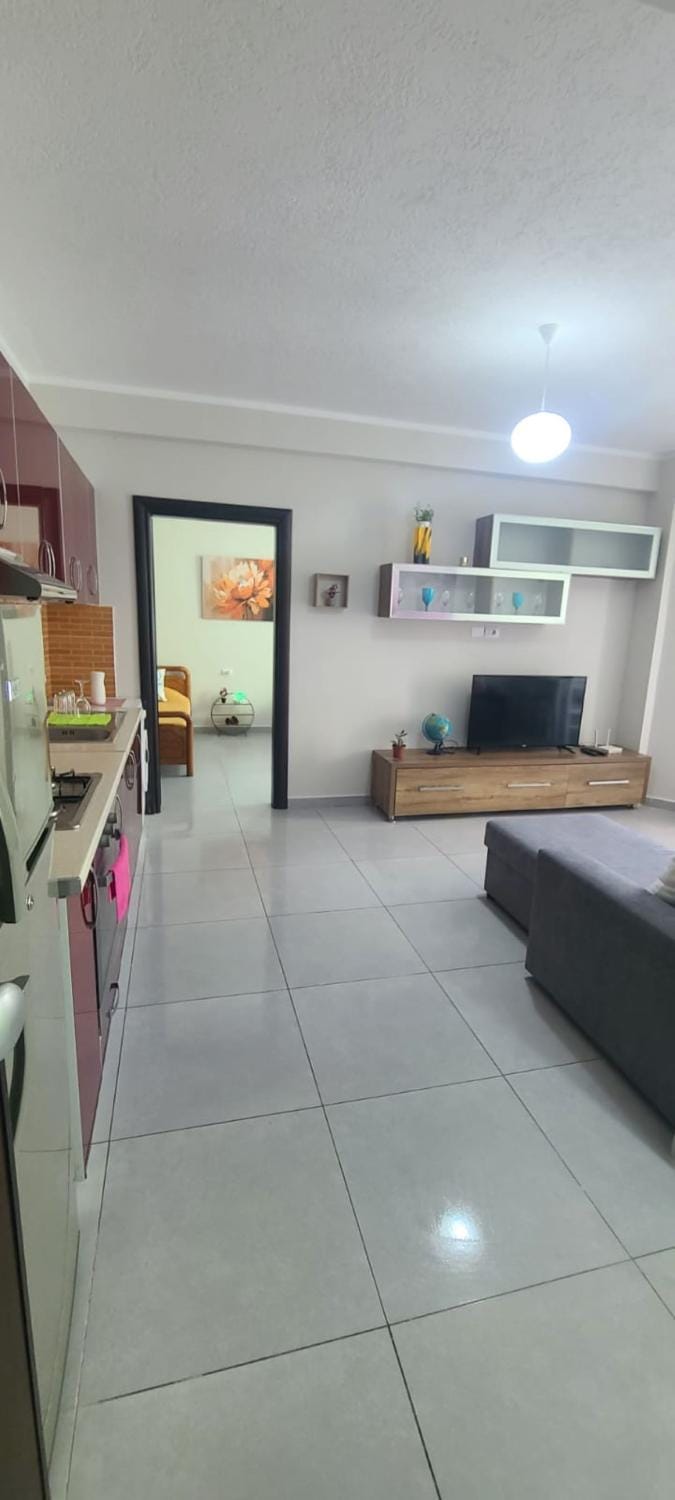 Kitchen or kitchenette, Photo of the whole room, oven